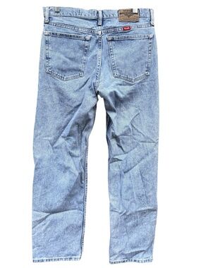 Wrangler Relaxed Light Wash Denim Jeans Size 32x30